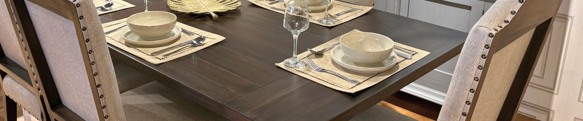 Elegant rectangle dining tables in various styles including wood, glass, and marble, perfect for any dining room or kitchen.