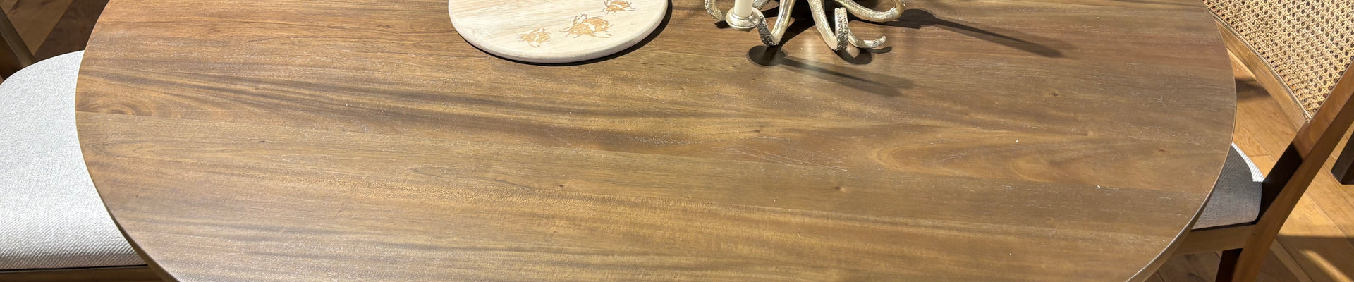 Elegant round dining tables in various styles including wood, marble, and glass, perfect for any dining room or kitchen.