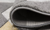 Asher Geometric Rug Grey-Mustard: close-up view picture of the bordered end and pile height