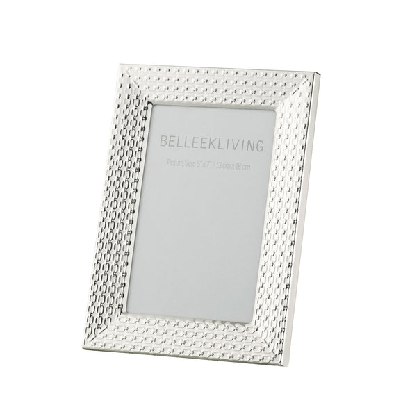 Display cherished memories in style with the Belleek Living Link 5 x 7 Frame. 