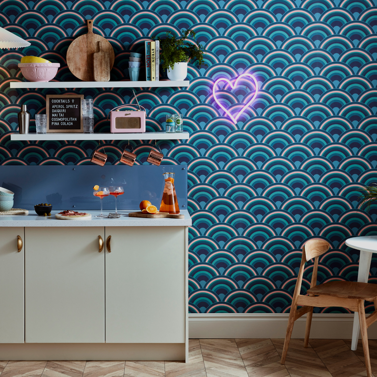 Envy Curve Wallpaper Surf - Rainbow Pattern for Home Decor