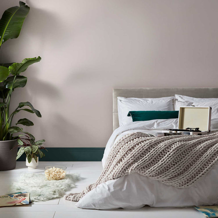 Envy Stitch Please Wallpaper Peachy - Wallpaper for Stylish Home Decor