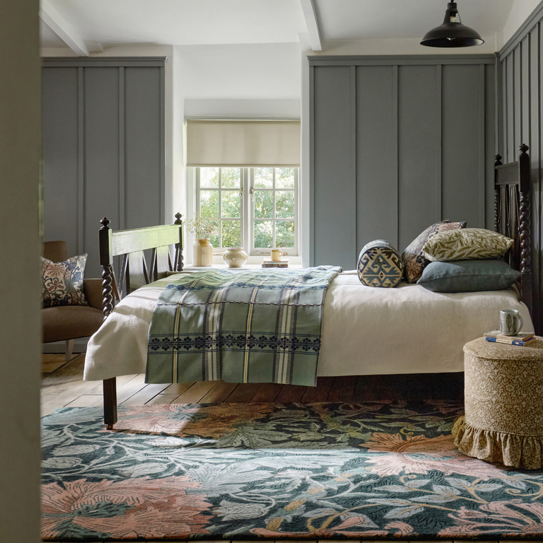 Morris & Co Honeysuckle & Tulip Floral Rug Teal