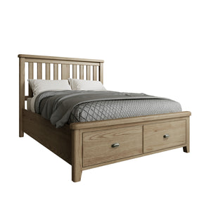 Spacious king size bed with storage drawers