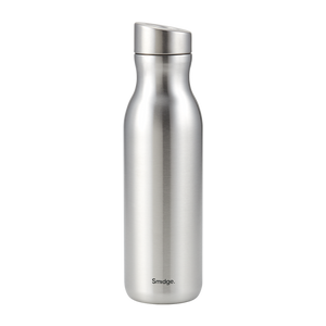 Stainless steel double-walled vacuum-insulated bottle for daily use.