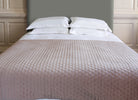 Stylish bed throw in lilac