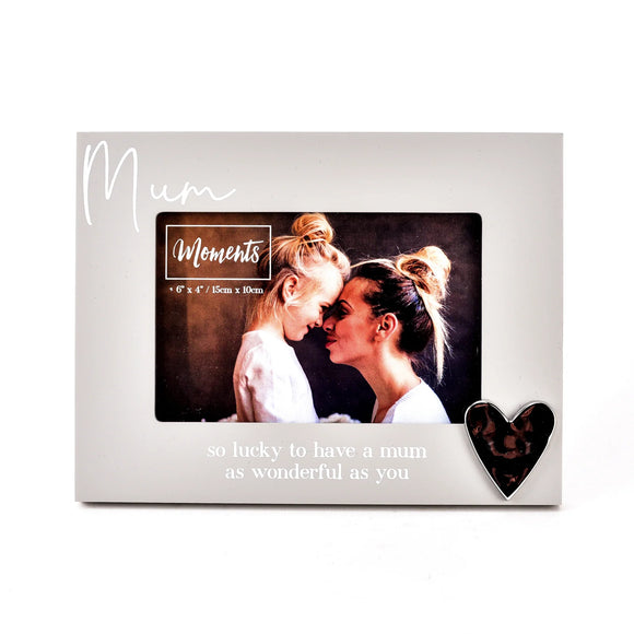Celebrate the special bond between you and your mum with the Moments Photo Frame. This beautiful frame features a 6