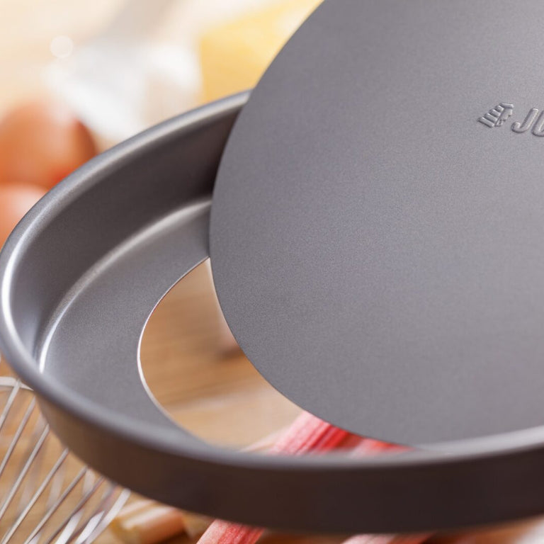 Judge Round Sandwich Tin with Loose Base